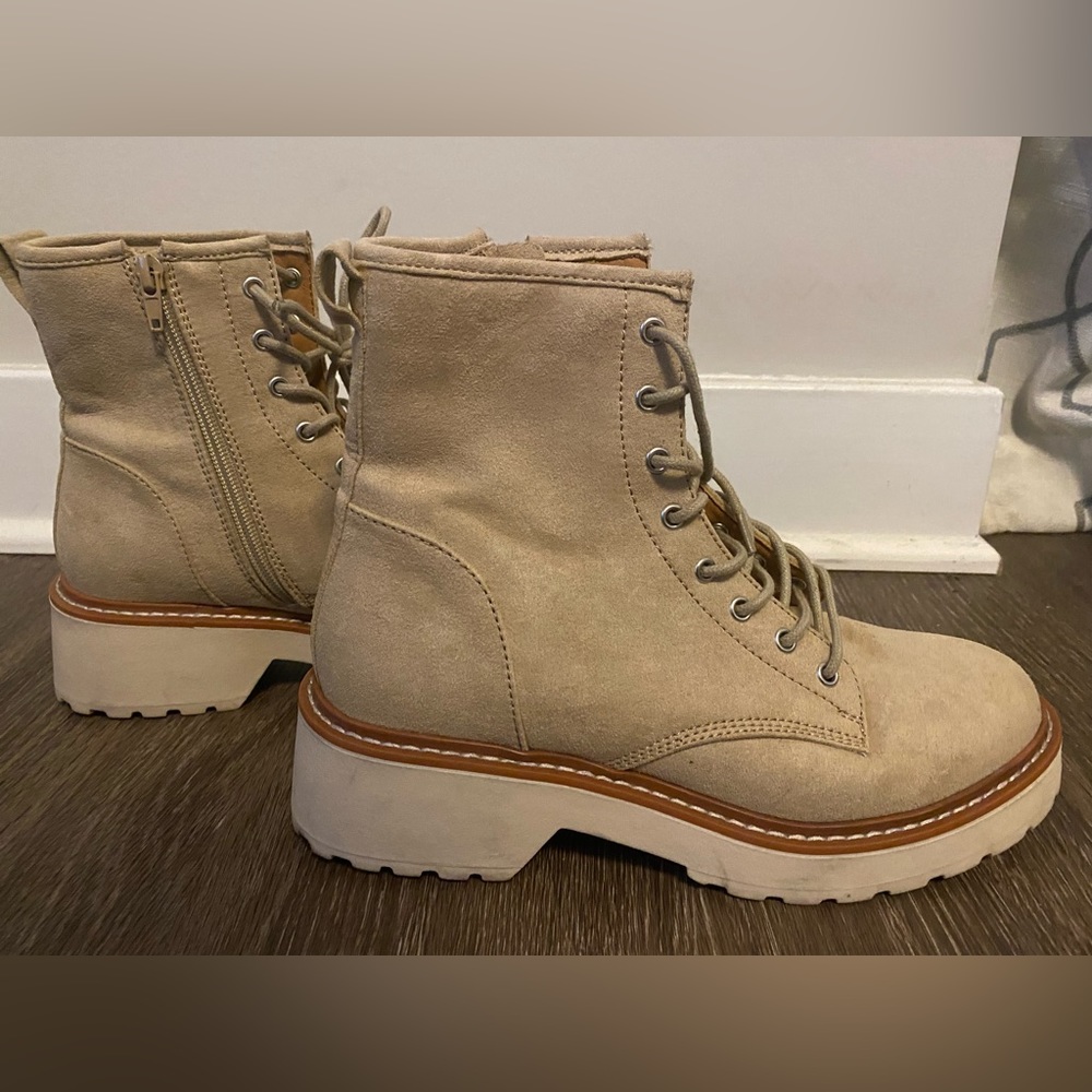 Madden Girl Womens Carra Faux Leather Lug Sole Ankle Boots